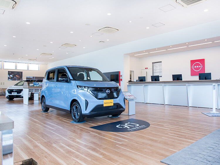 日産大阪販売株式会社 | 枚方ヒルズ店 | 外観・内観写真